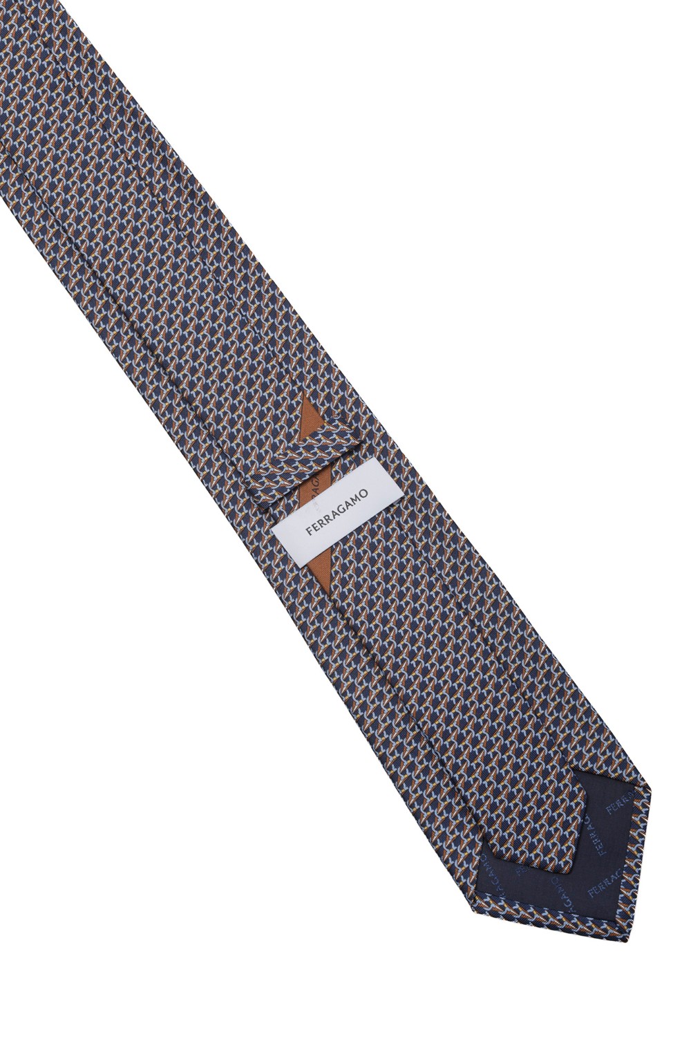 shop SALVATORE FERRAGAMO  Cravatta: Salvatore Ferragamo cravatta in seta stampa Sole.
Nuovo tocco grafico per l'intramontabile cravatta con fantasia Gancini: la stampa Sole presenta un disegno optical che crea un pattern geometrico e raffinato.
Realizzata in twill di pura seta.
Larghezzo al fondo: 8 cm.
Composizione: 100% seta.
Made in Italy.. SOLE 350873-0761801 number 934984